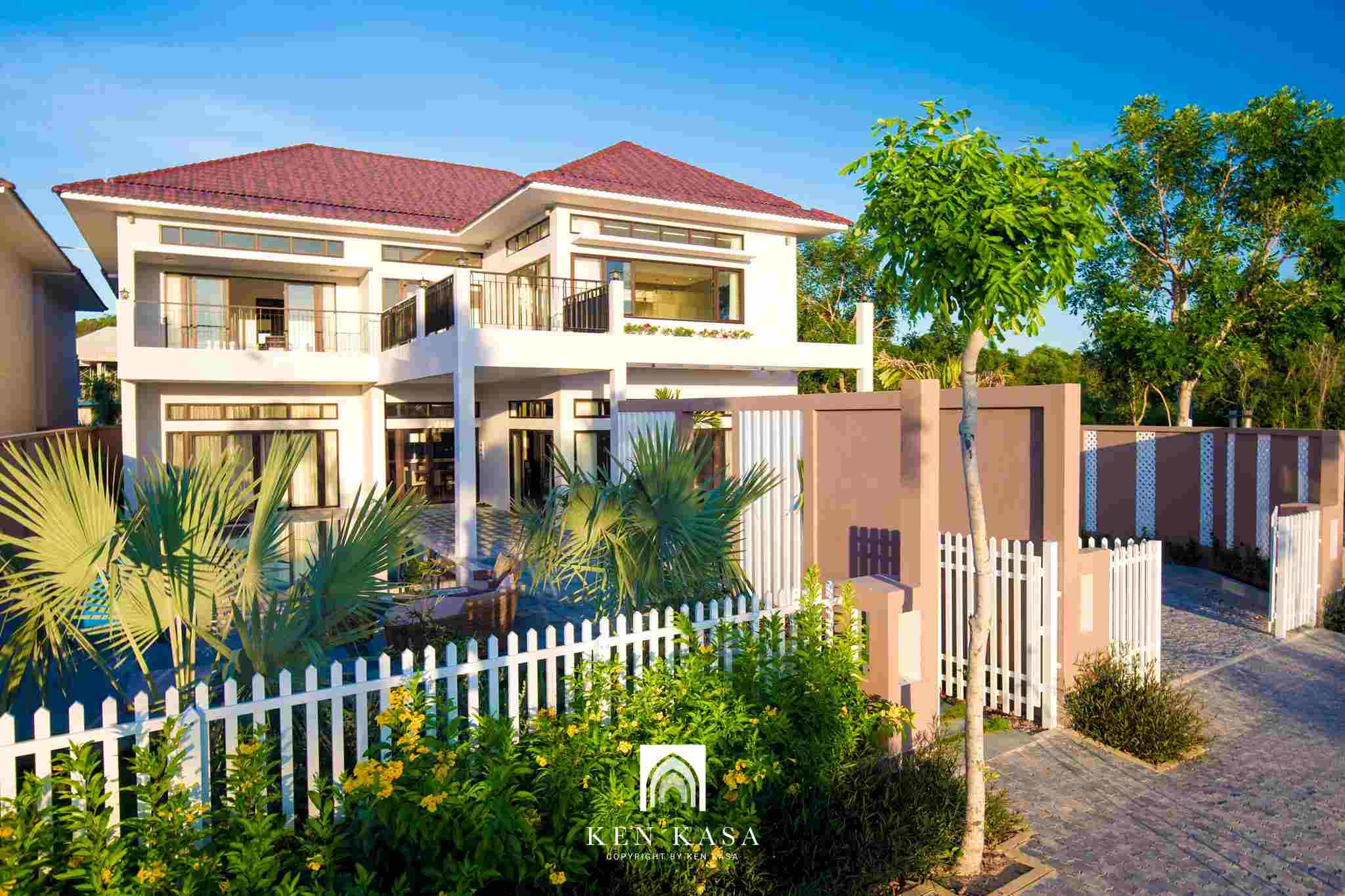 Biệt thự 4 ph&ograve;ng ngủ tại Mercury Ph&uacute; Quốc Resort & Villas